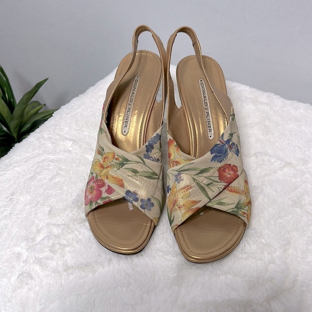 Donald J Pliner Jam Neutral Floral Slingback size 8.5N